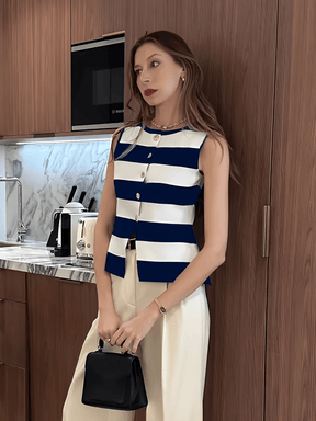 Blusa em Viscose com Listras Sofisticadas e Botões Dourados - Belinda