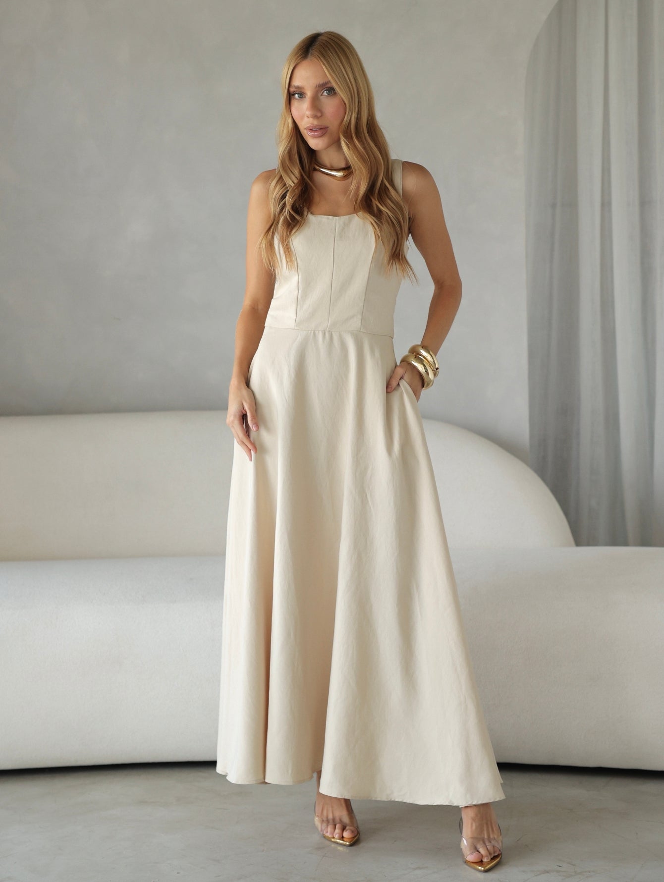 Vestido Longo Alfaiataria Decote Quadrado e Bolsos Yanca