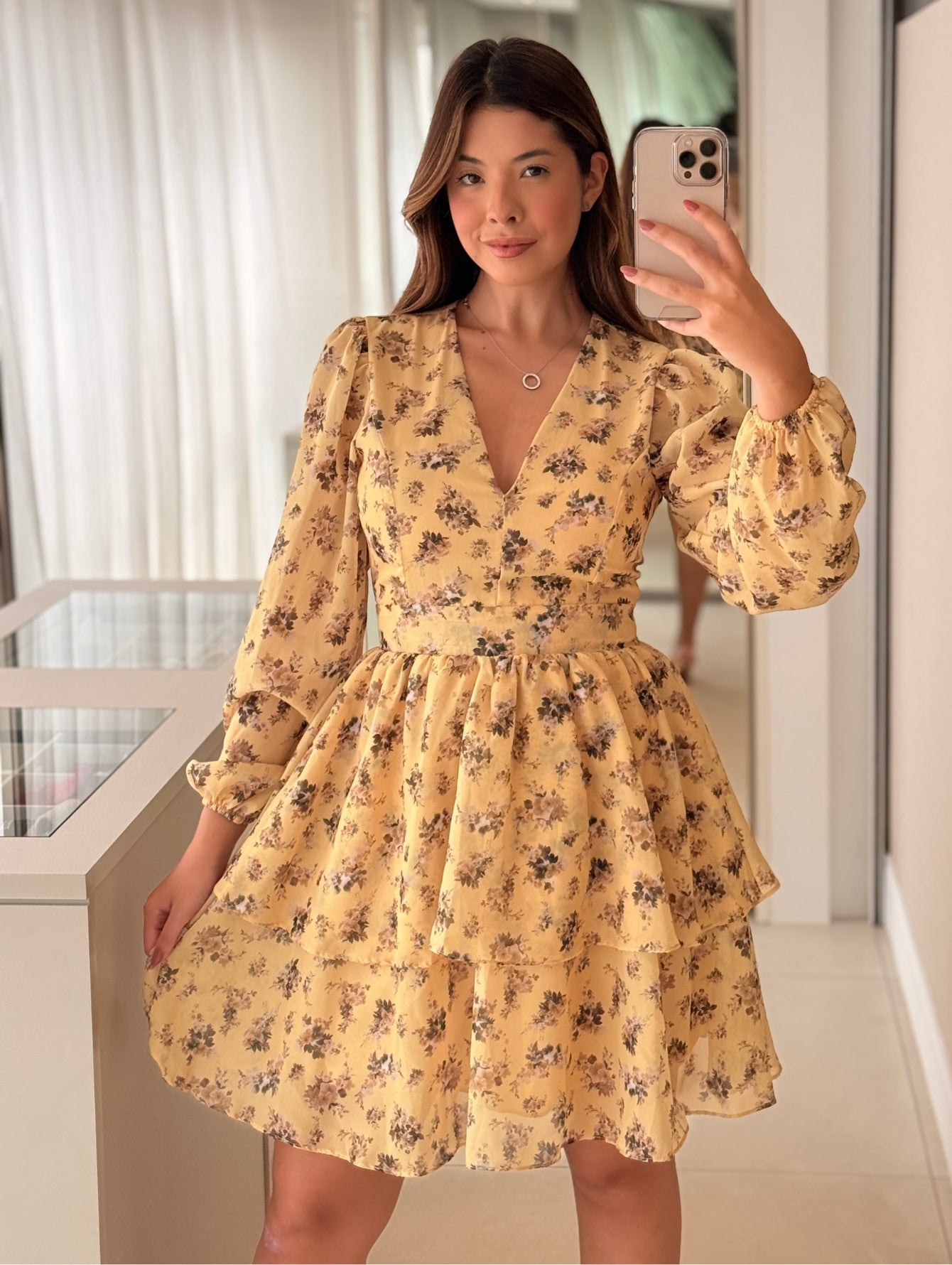 Vestido Floral com Decote V e Saia Duas Marias Cleo