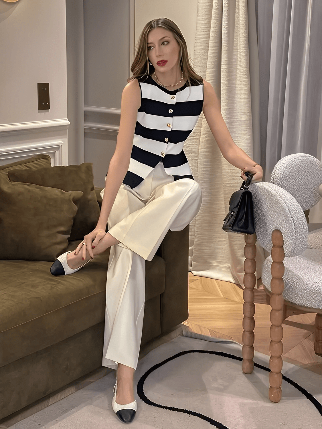 Blusa em Viscose com Listras Sofisticadas e Botões Dourados - Belinda