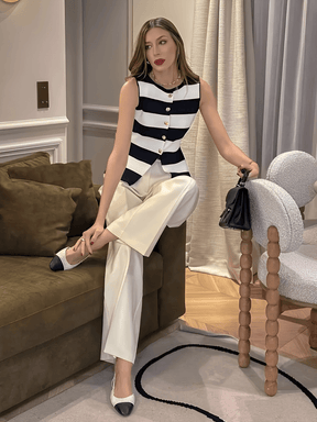 Blusa em Viscose com Listras Sofisticadas e Botões Dourados - Belinda