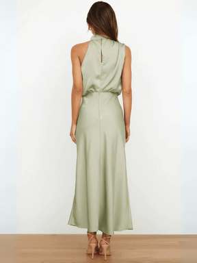 Vestido Midi Acetinado Acinturado com Gola Alta Drapeada Elegante