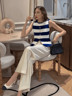 Blusa em Viscose com Listras Sofisticadas e Botões Dourados - Belinda