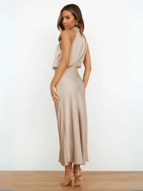 Vestido Midi Acetinado Acinturado com Gola Alta Drapeada Elegante