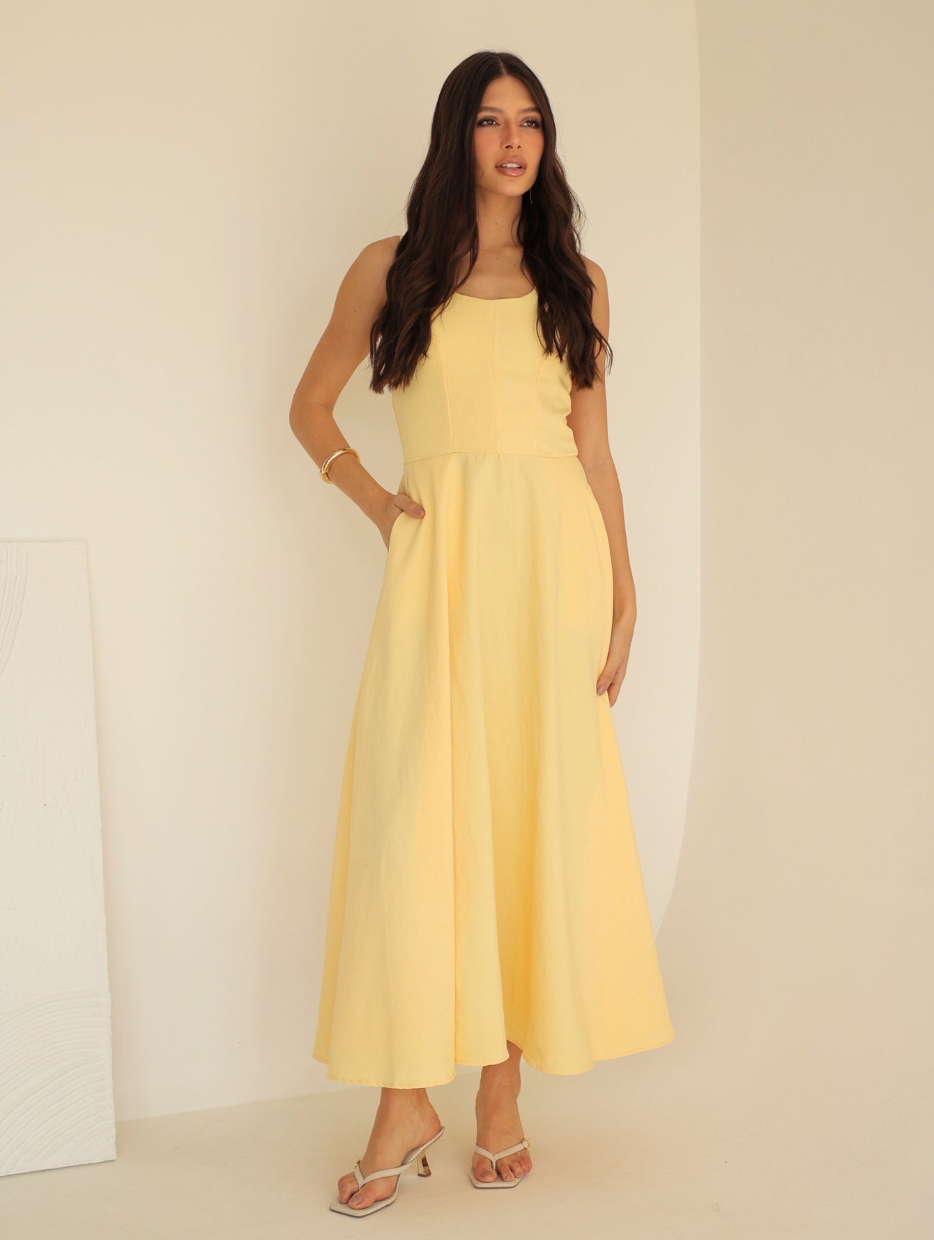 Vestido Longo Alfaiataria Decote Quadrado e Bolsos Yanca