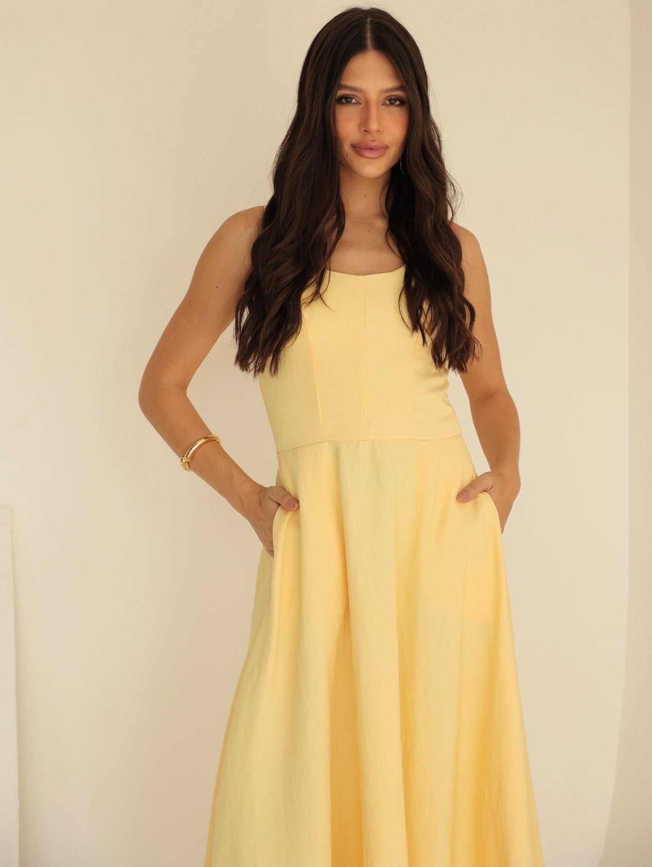 Vestido Longo Alfaiataria Decote Quadrado e Bolsos Yanca