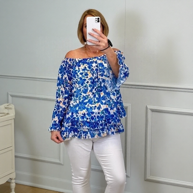 Blusa Athena™ Ombro a Ombro com Babados em Camadas e Estampa Artística / Sofisticação e Leveza em Harmonia Perfeita!