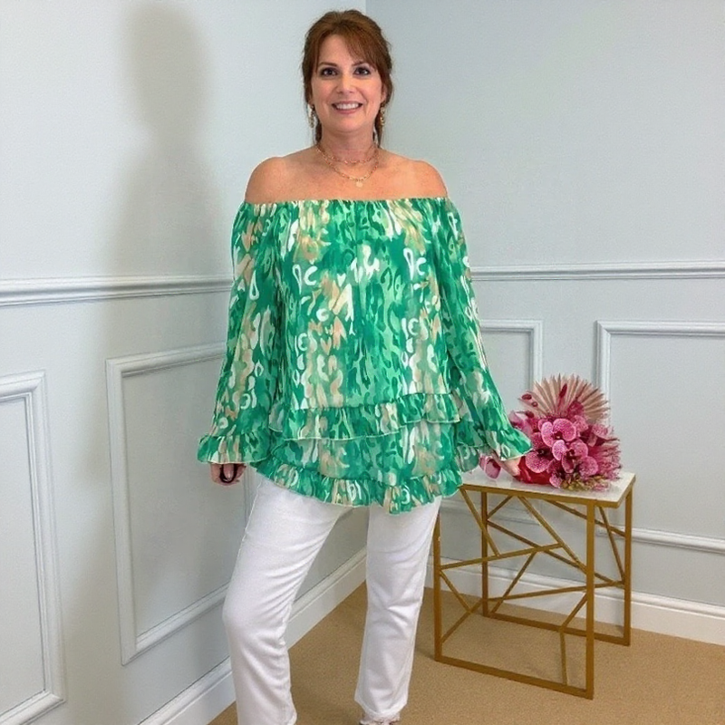 Blusa Athena™ Ombro a Ombro com Babados em Camadas e Estampa Artística / Sofisticação e Leveza em Harmonia Perfeita!