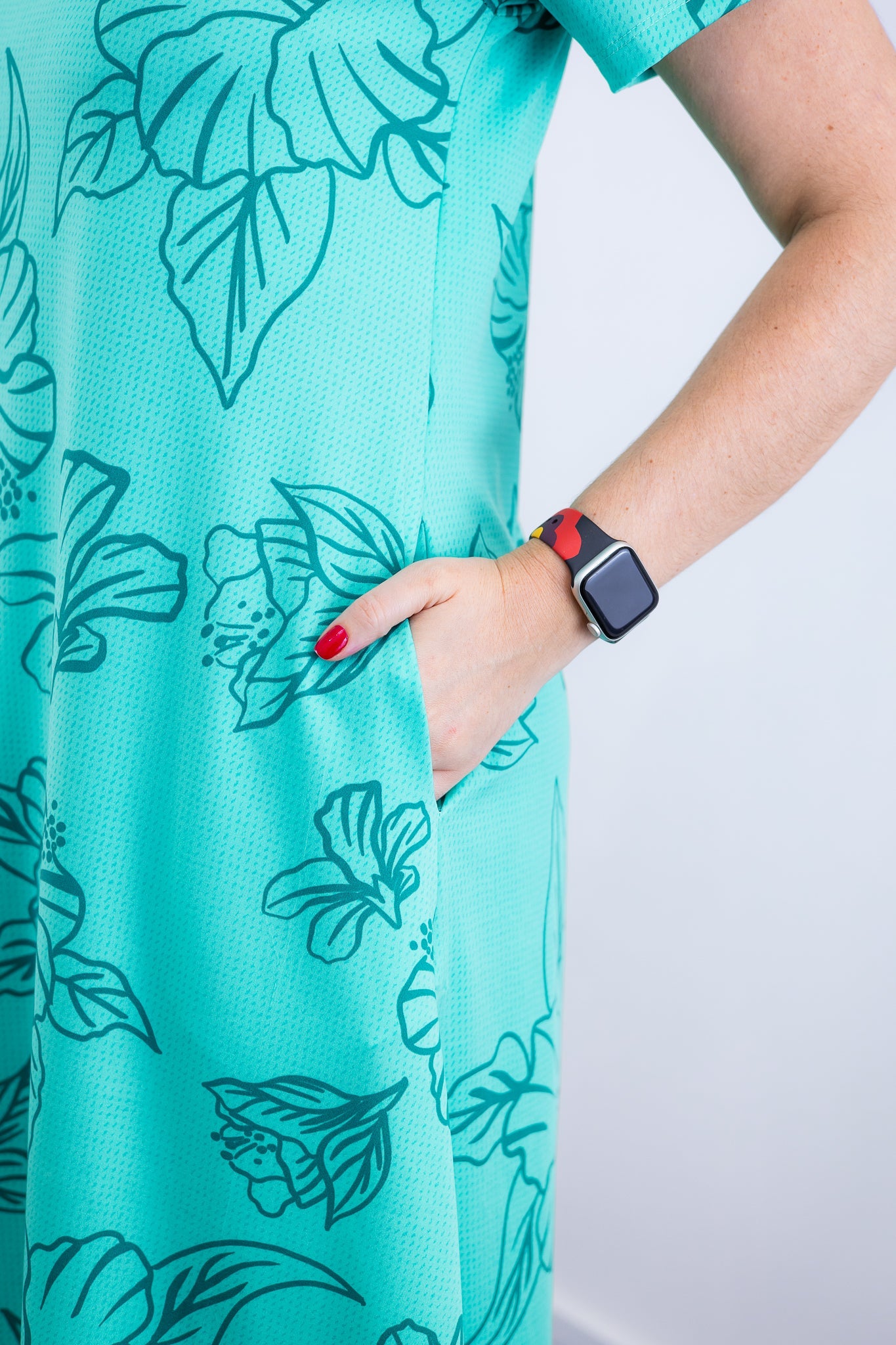 Vestido Sara - Malha Confort Deluxe Midi com Mangas e Bolsos