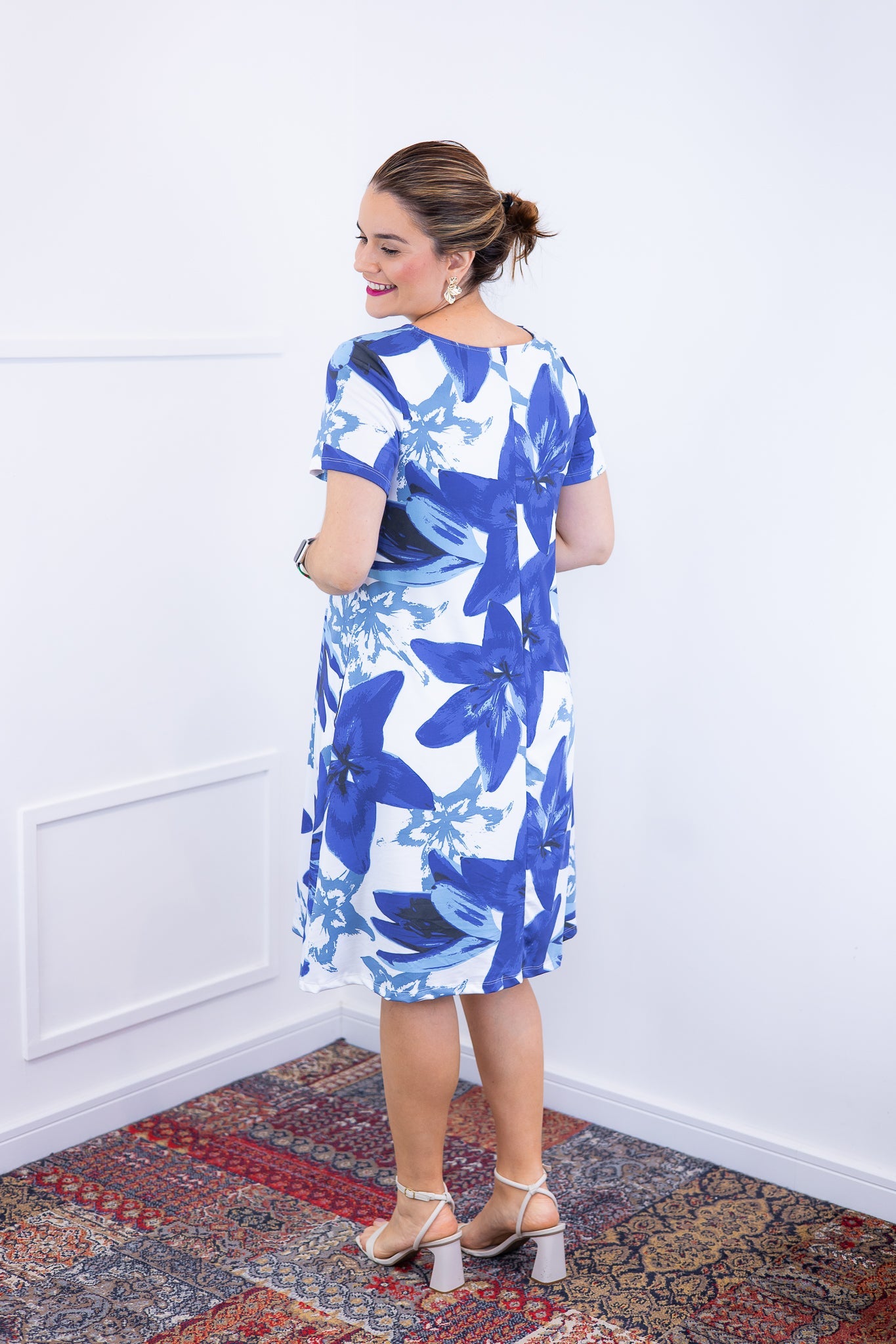 Vestido Sara - Malha Confort Deluxe Midi com Mangas e Bolsos