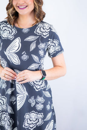 Vestido Sara - Malha Confort Deluxe Midi com Mangas e Bolsos