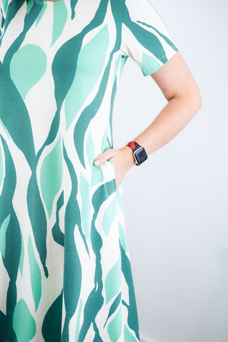 Vestido Sara - Malha Confort Deluxe Midi com Mangas e Bolsos