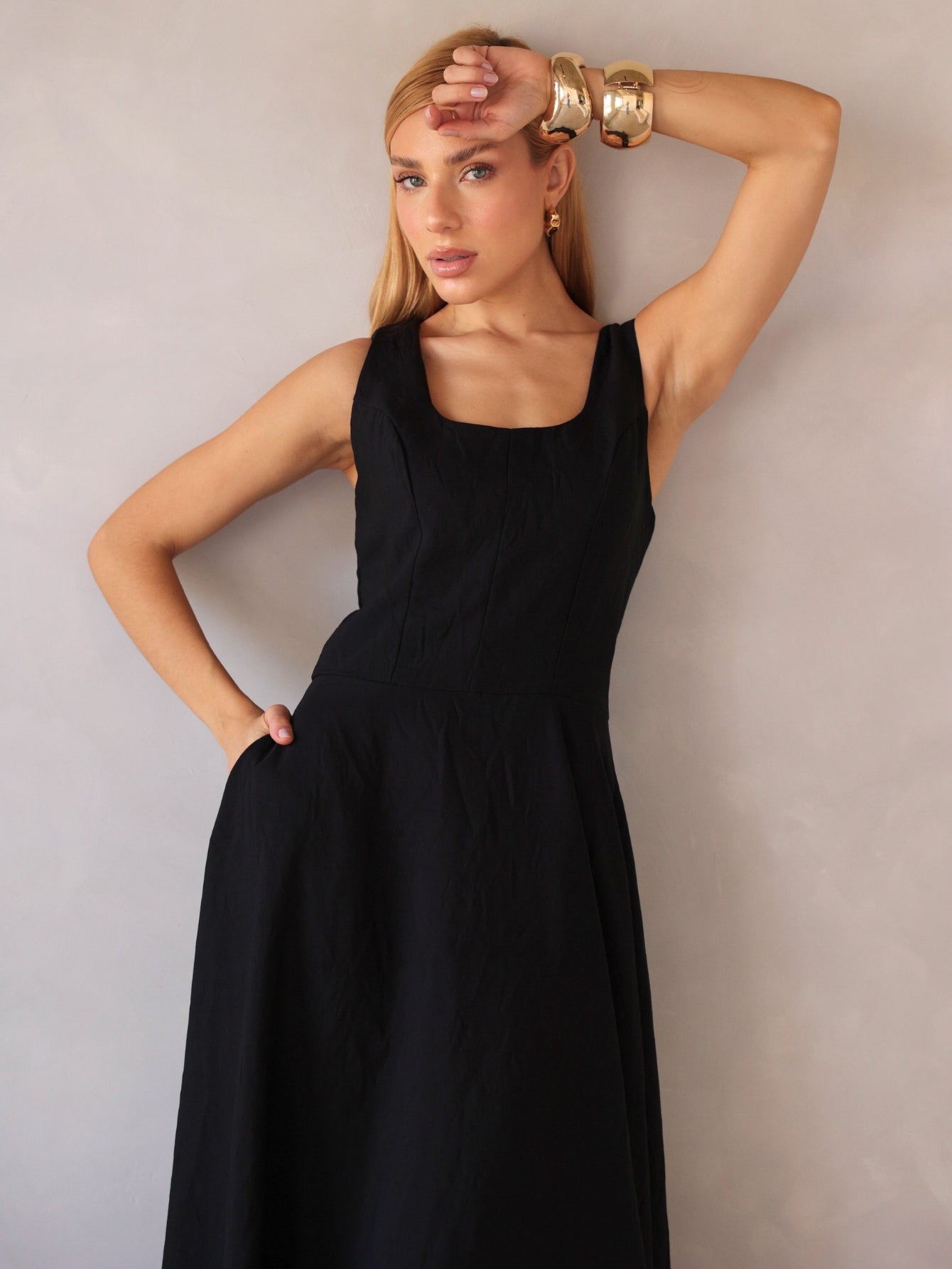 Vestido Longo Alfaiataria Decote Quadrado e Bolsos Yanca