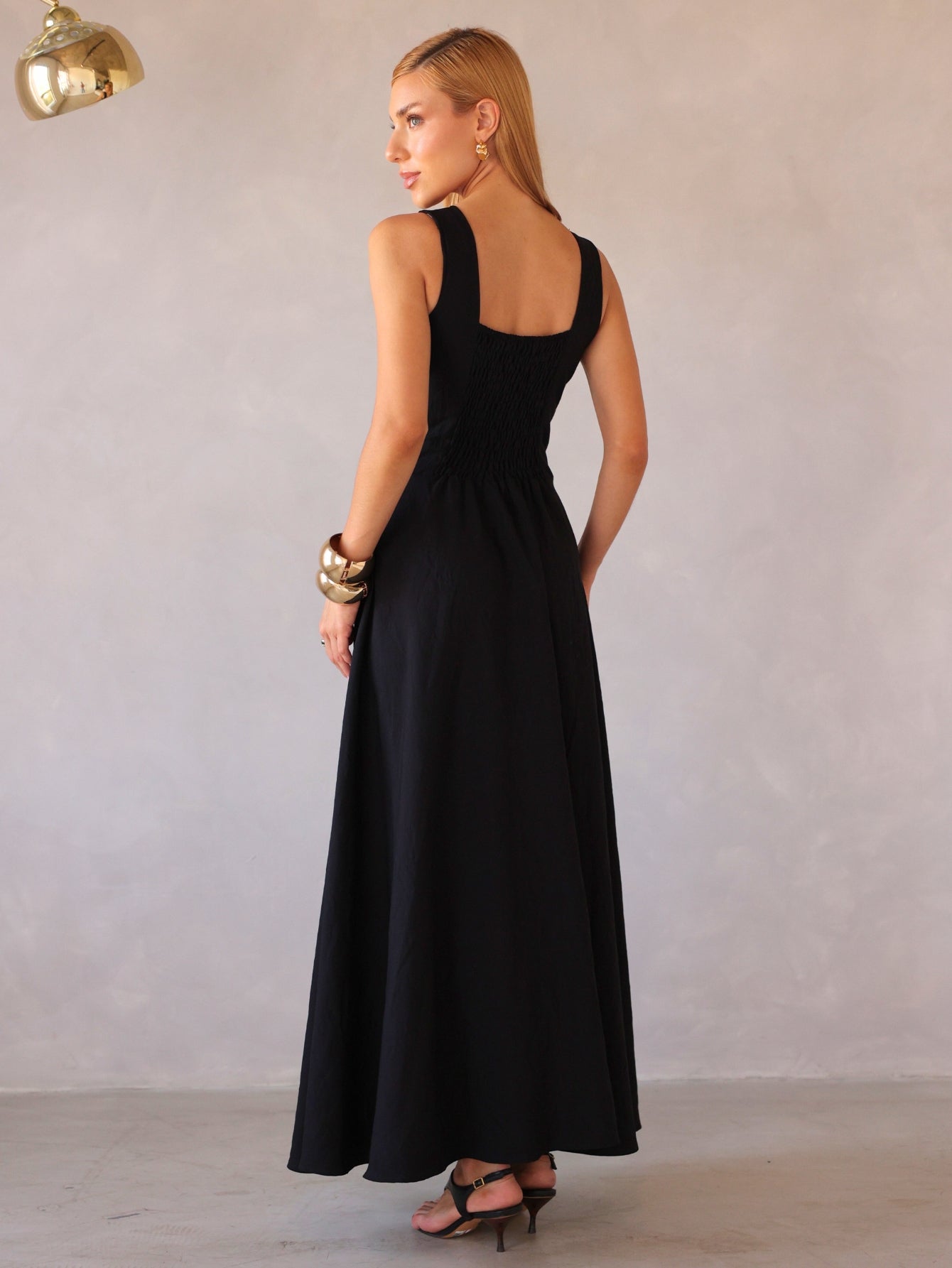 Vestido Longo Alfaiataria Decote Quadrado e Bolsos Yanca